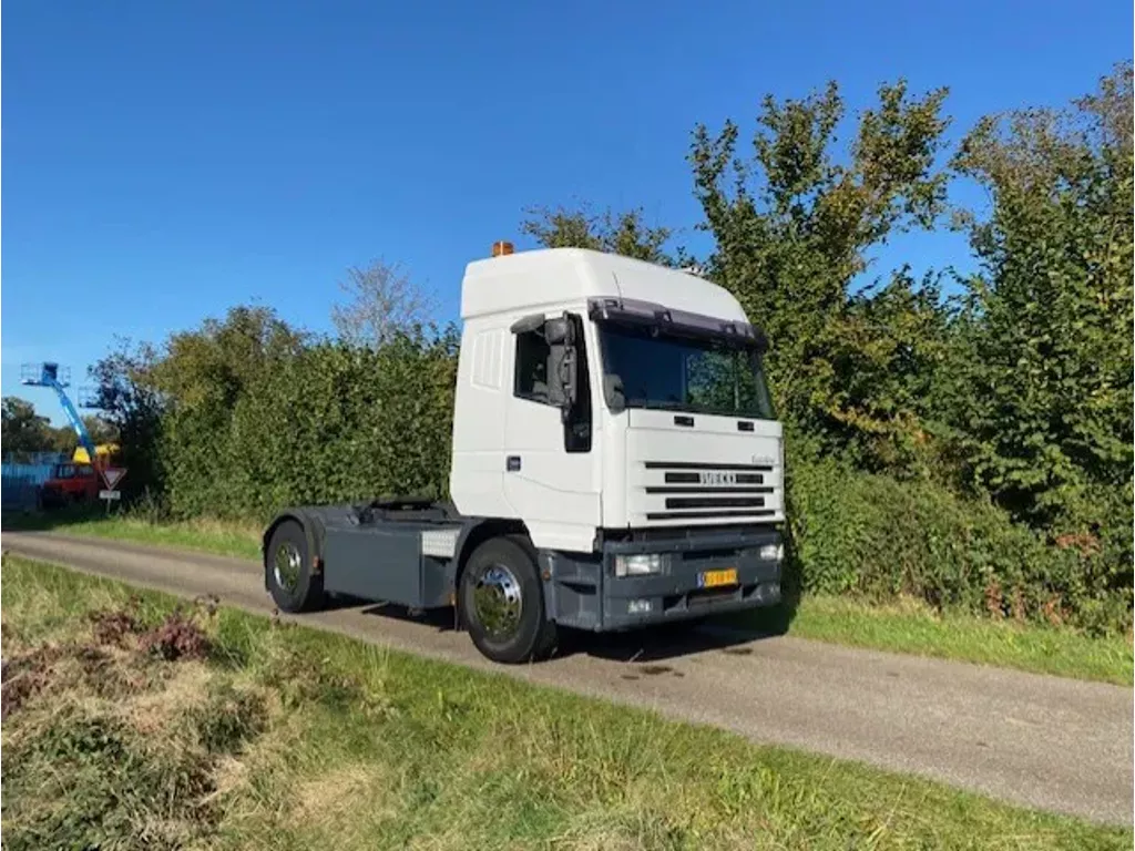 Iveco EuroTech 440.43 trekker met schotel en 2x muilkoppeling