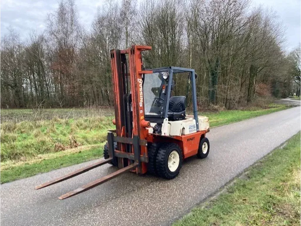 Nissan Heftruck, Gabelstapler, forklift truck. FJ02A2U5 Triplex 5500 mm