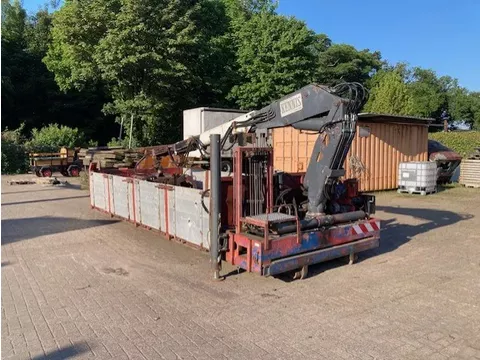 Kennis Container met kraan en grijper.